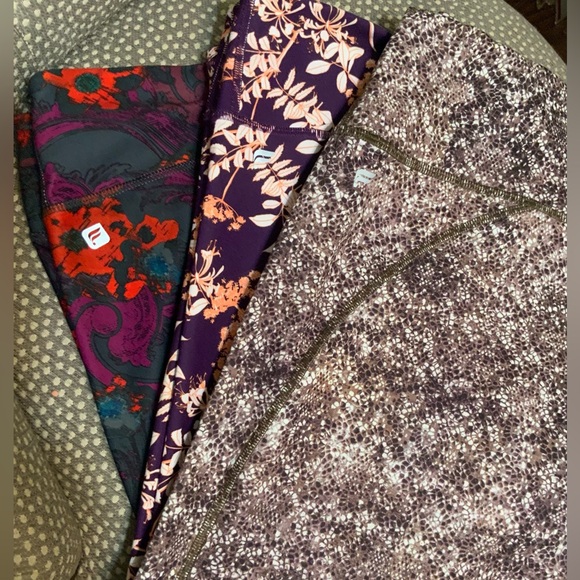 BUNDLE OF Fabletics Capri leggings - Picture 1 of 4